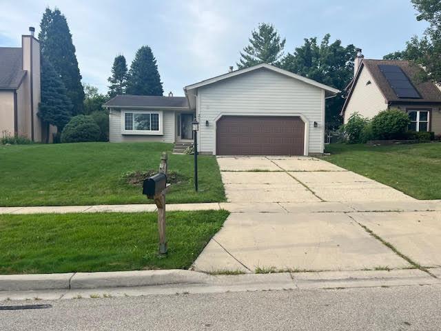 311 Wellington Dr., Streamwood, IL 60107