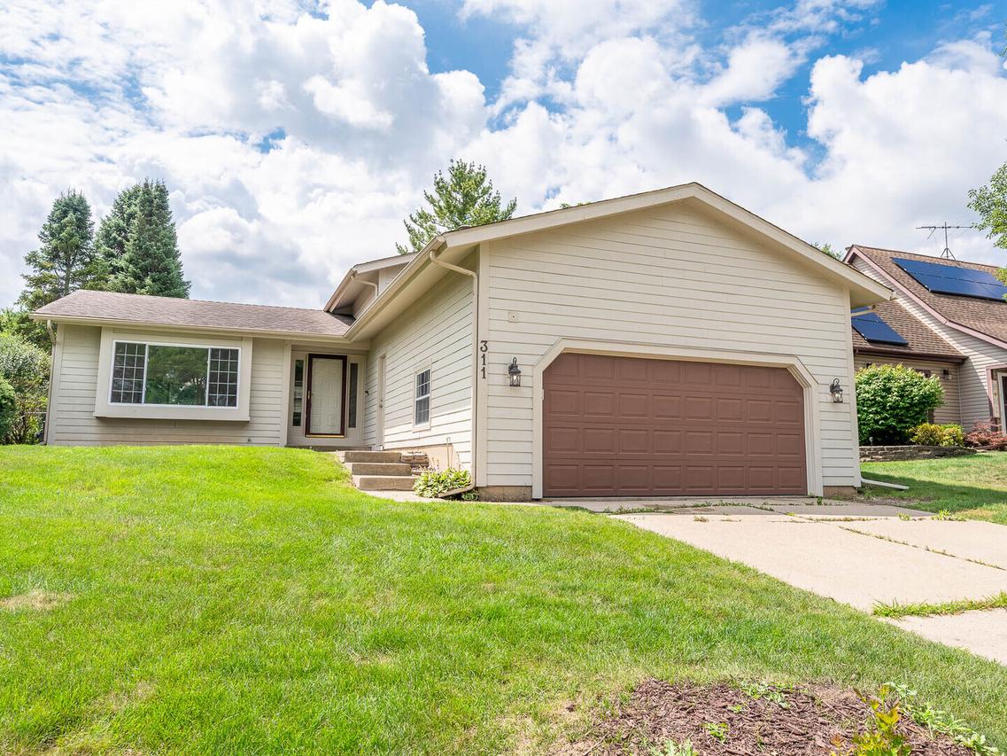 311 Wellington Dr., Streamwood, IL 60107