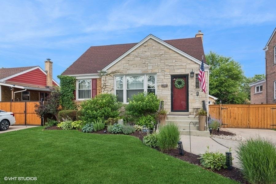 2247 S 7th Ave., North Riverside, IL 60546