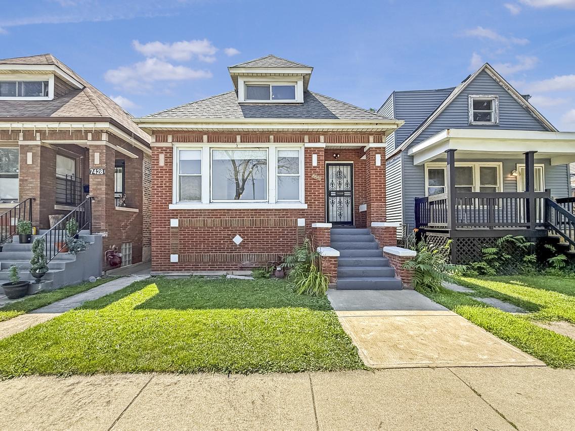 7426 S Oakley Ave., Chicago, IL 60636