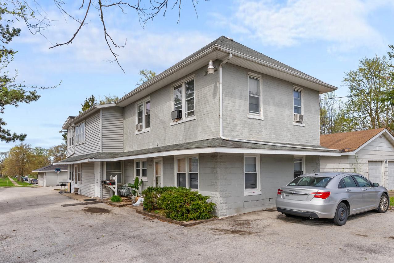 2427 Thornton Lansing Rd., Lansing, IL 60438