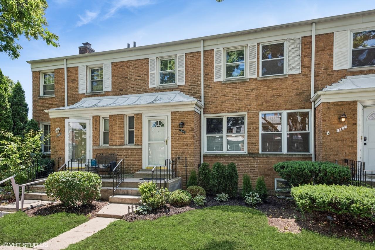 7205 W Le Moyne St., River Forest, IL 60305