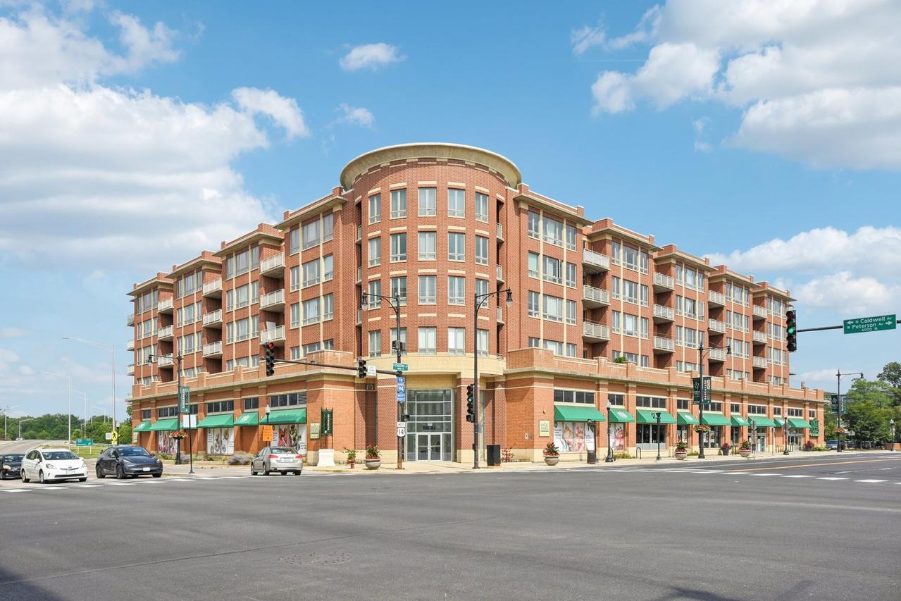 6000 N Cicero Ave. #410, Chicago, IL 60646