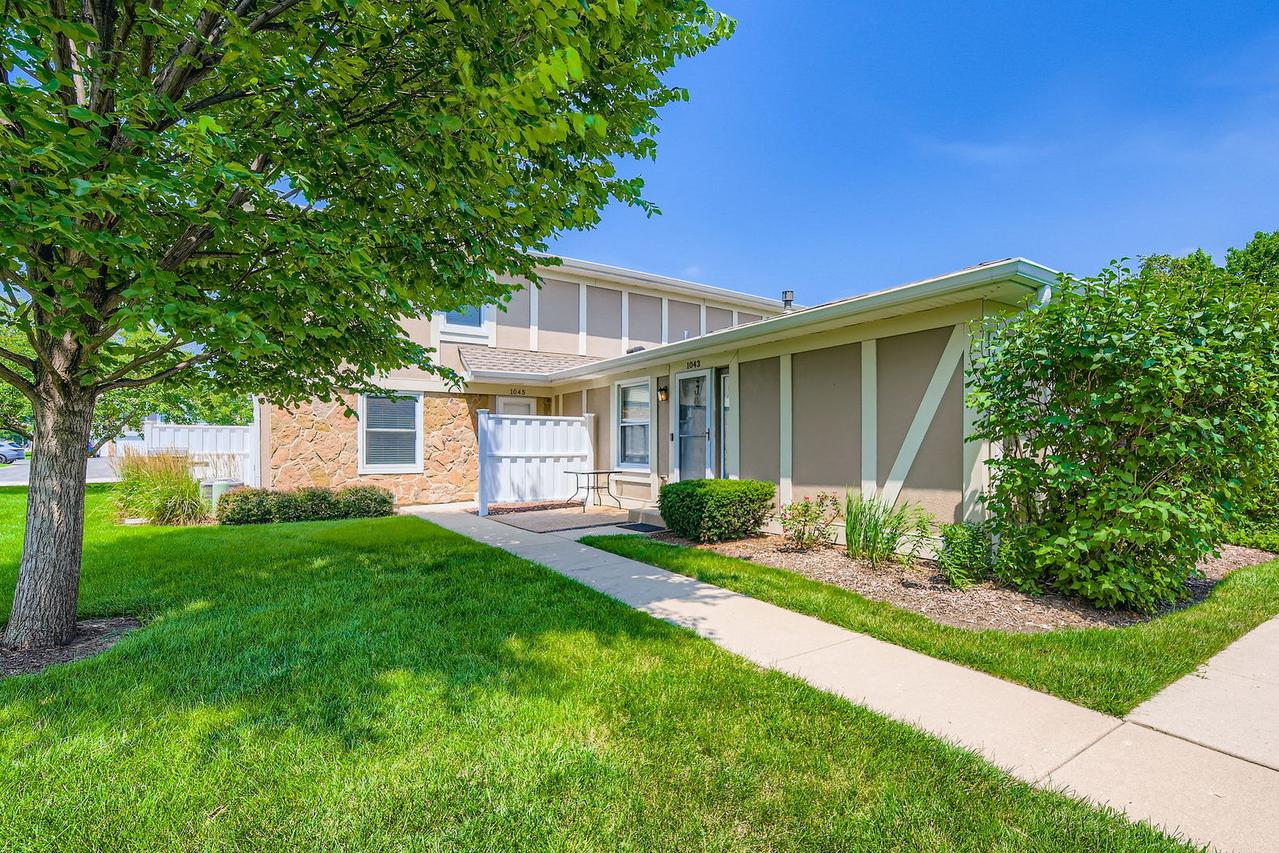 1045 Hampton Harbor, Schaumburg, IL 60193