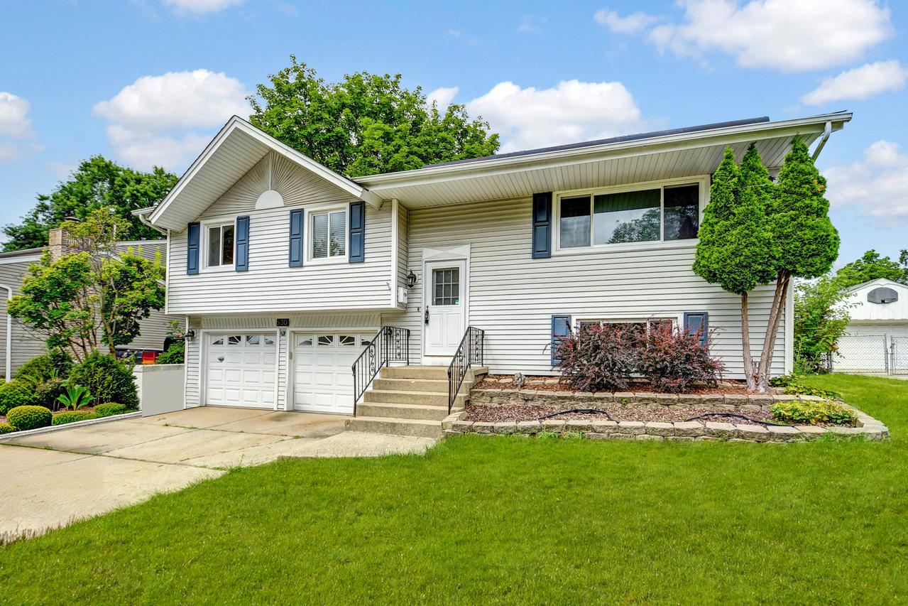 630 Clover Ln., Schaumburg, IL 60193