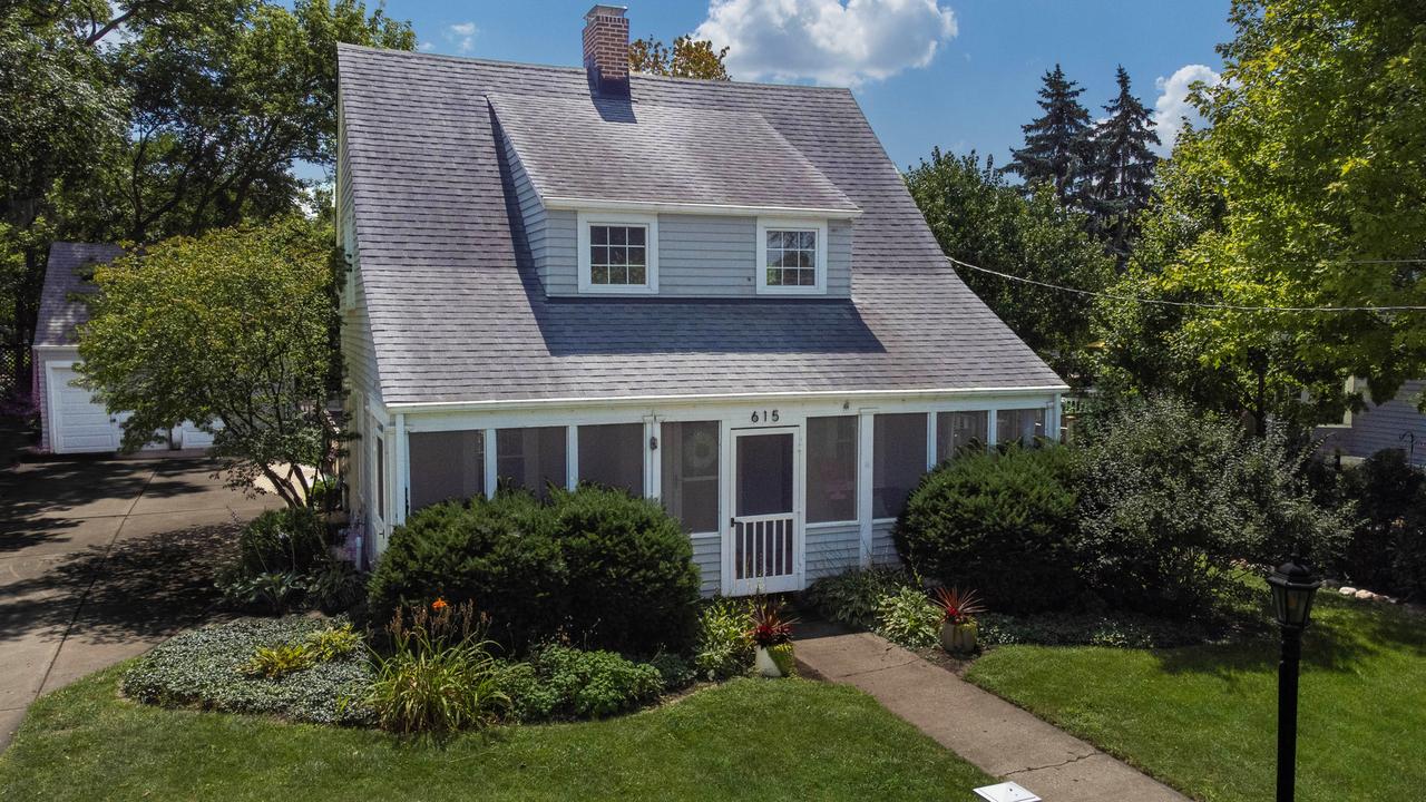 615 Cedar St., St. Charles, IL 60174