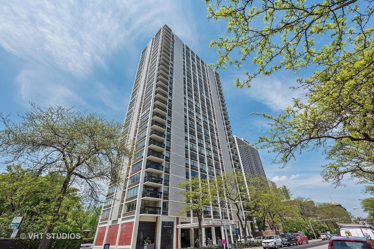 1455 N Sandburg Ter. #209B, Chicago, IL 60610