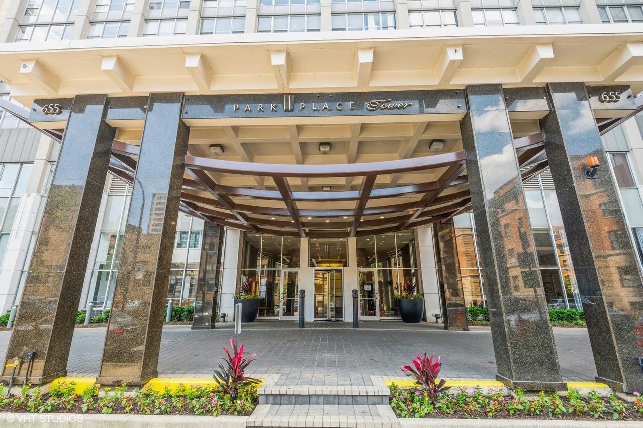 655 W Irving Park Rd. #1911, Chicago, IL 60613