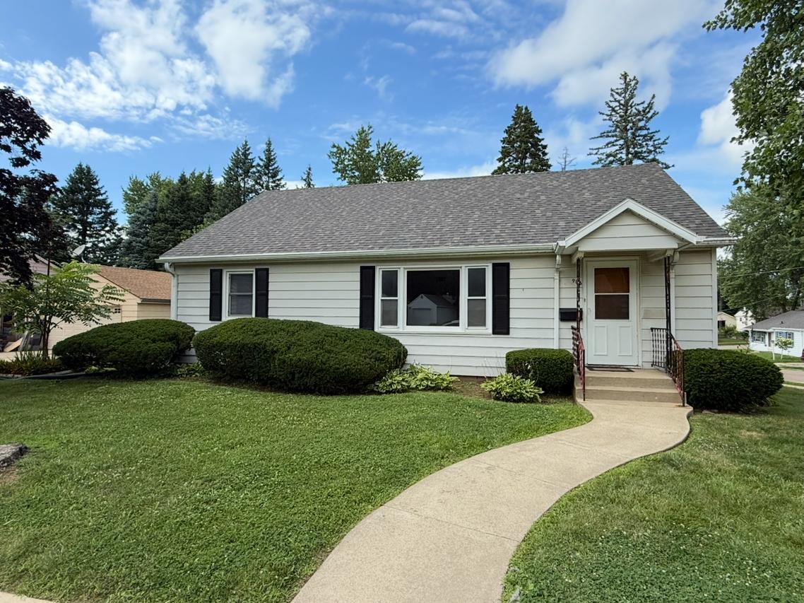906 W Jefferson Dr., Freeport, IL 61032