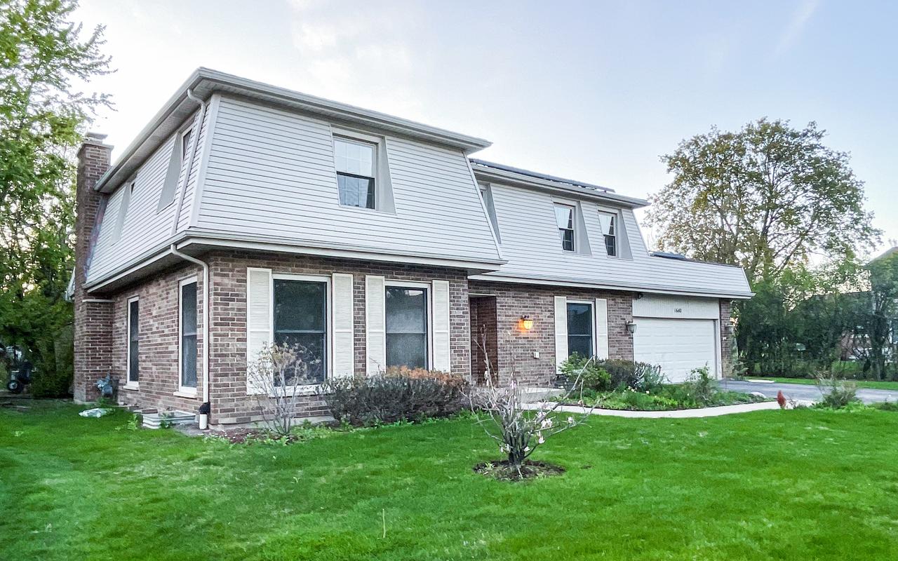 1640 Barry Ln., Glenview, IL 60025