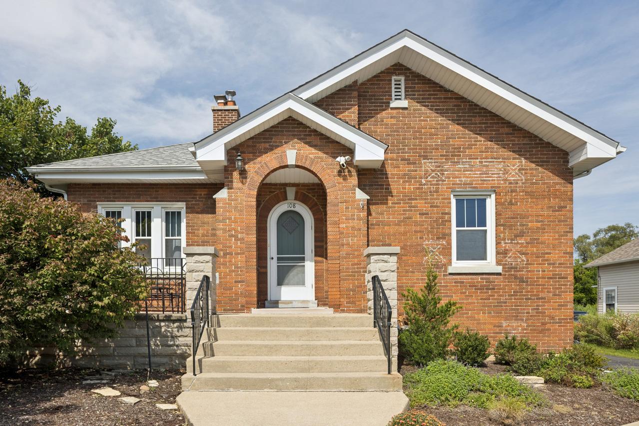 108 W Naperville Rd., Westmont, IL 60559