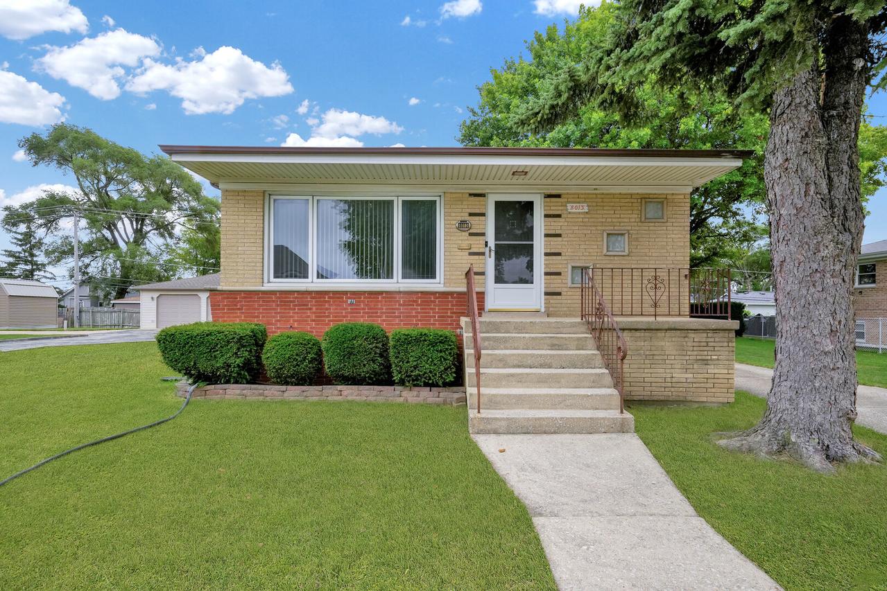 8013 Neva Ave., Burbank, IL 60459
