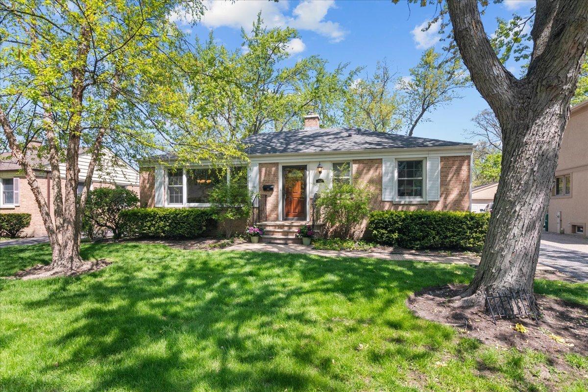 1945 Bosworth Ln., Northfield, IL 60093