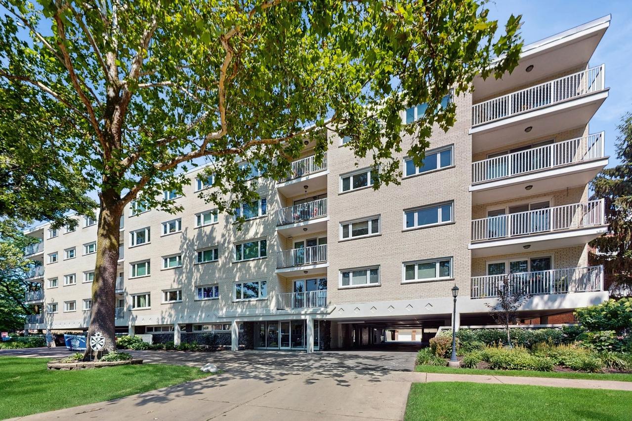 1535 Forest Ave. #301, River Forest, IL 60305