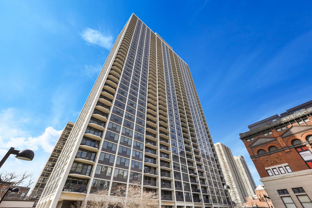1560 N Sandburg Ter. #4109J, Chicago, IL 60610
