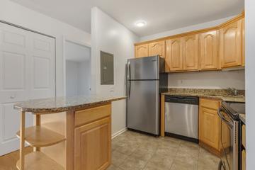 1081 Rodenburg Rd. #105, Roselle, IL 60172