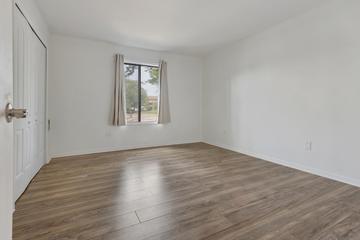 1081 Rodenburg Rd. #105, Roselle, IL 60172