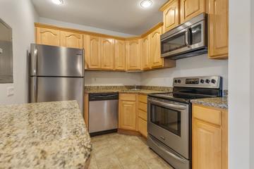1081 Rodenburg Rd. #105, Roselle, IL 60172