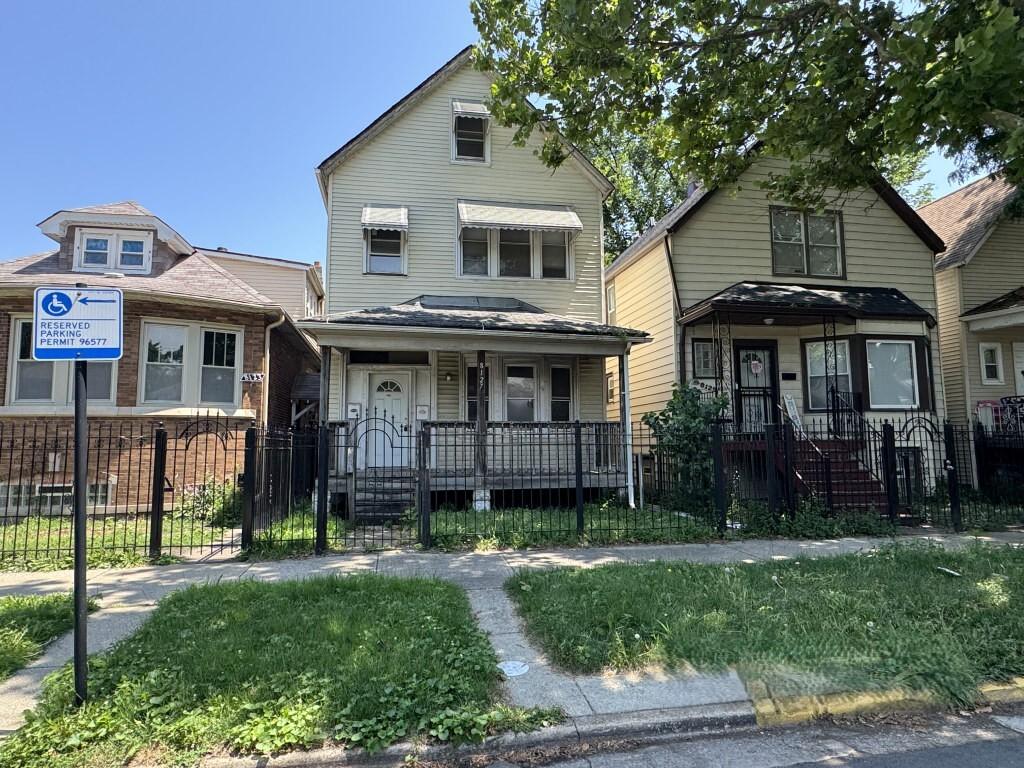 8127 S Burnham Ave., Chicago, IL 60617