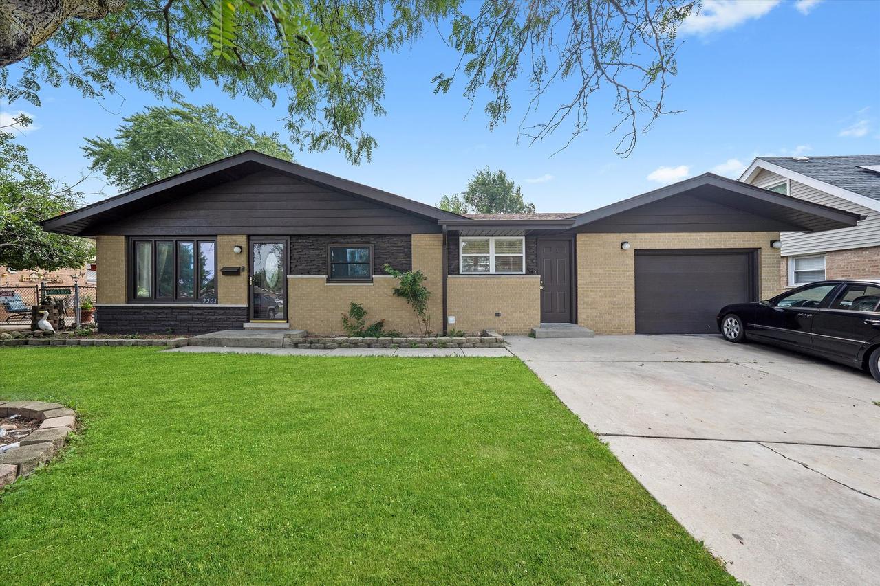 9201 Willow Ln., Bridgeview, IL 60455