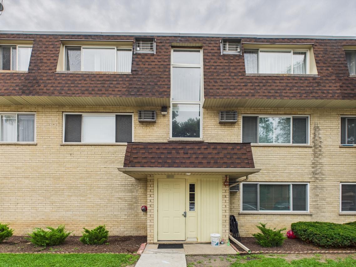 8810 Briar Course #1B, Des Plaines, IL 60016