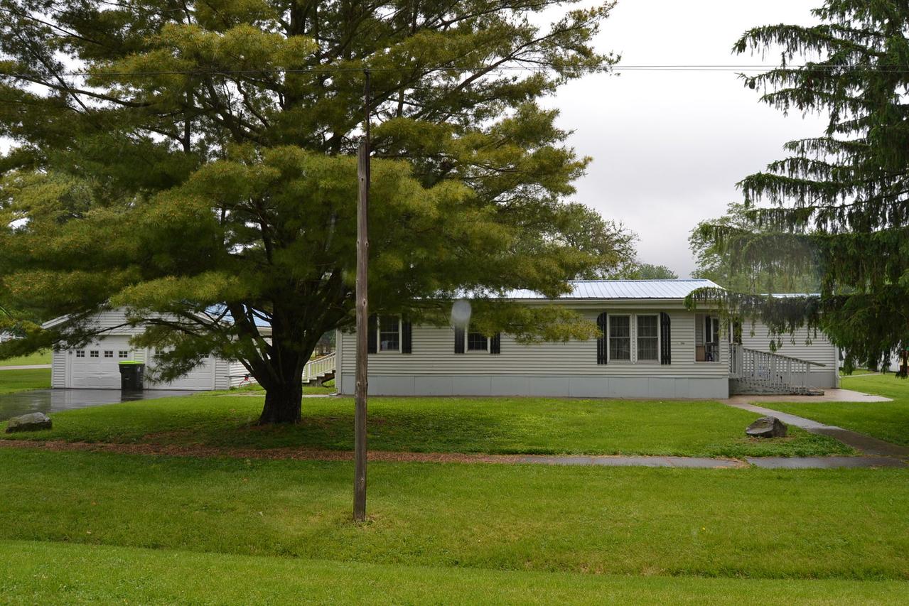 58 Oak St., Weldon, IL 61882