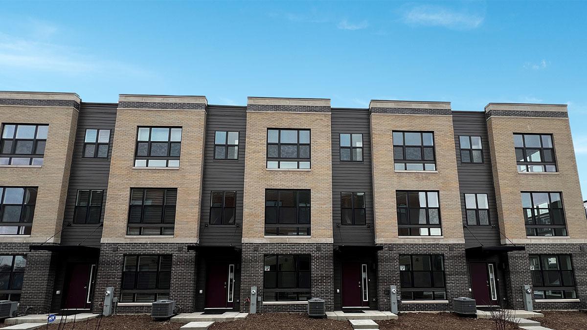369 Summit Cir., Lombard, IL 60148