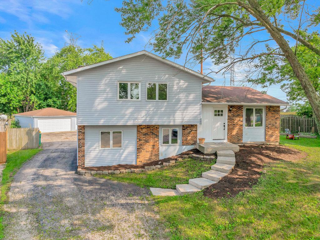 803 Oakton Ave., Romeoville, IL 60446