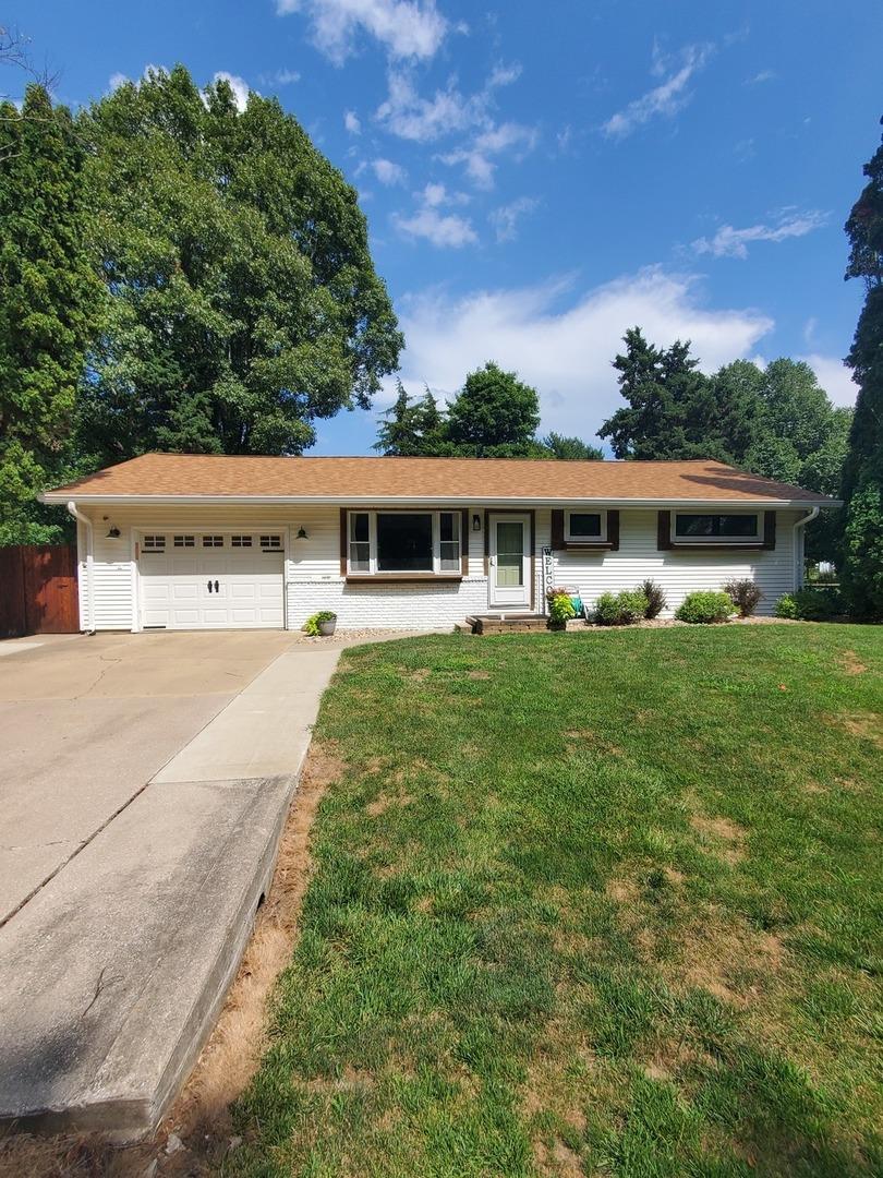 203 Robert St., Heyworth, IL 61745