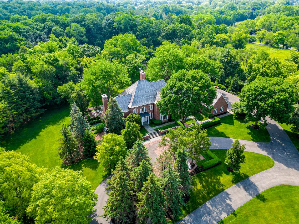 361 Ridge Rd., Barrington Hills, IL 60010