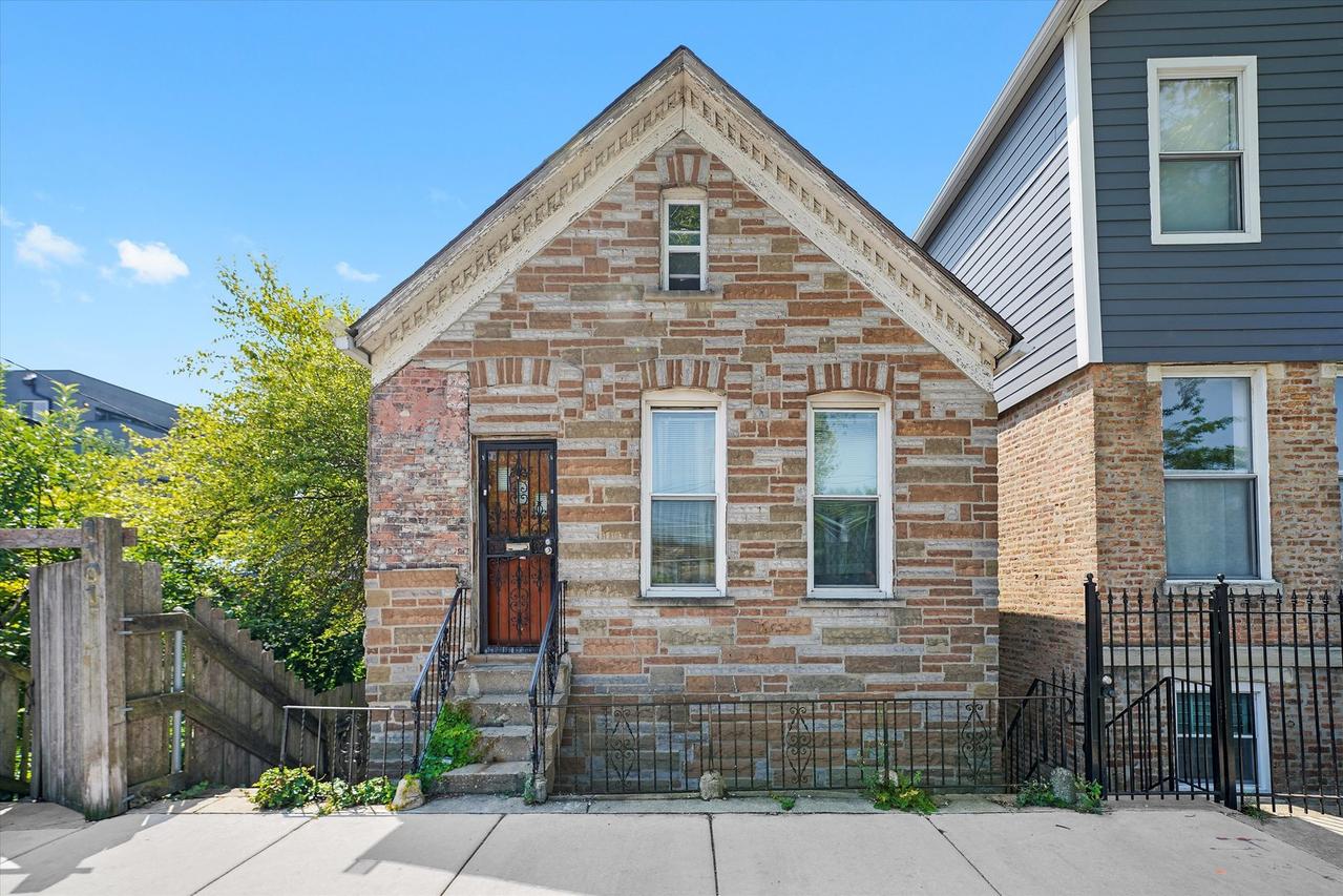 1103 W 16th St., Chicago, IL 60608