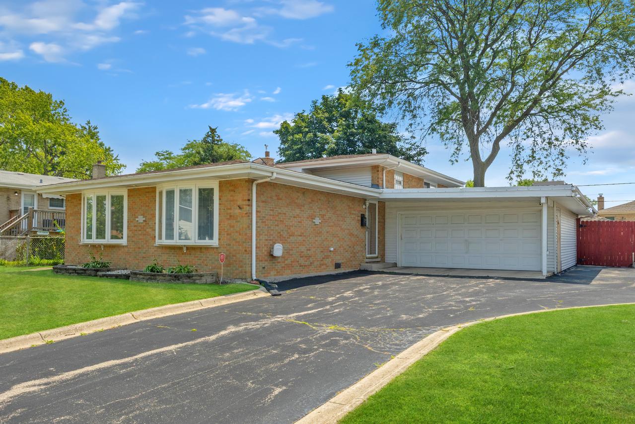 7621 Churchill St., Morton Grove, IL 60053
