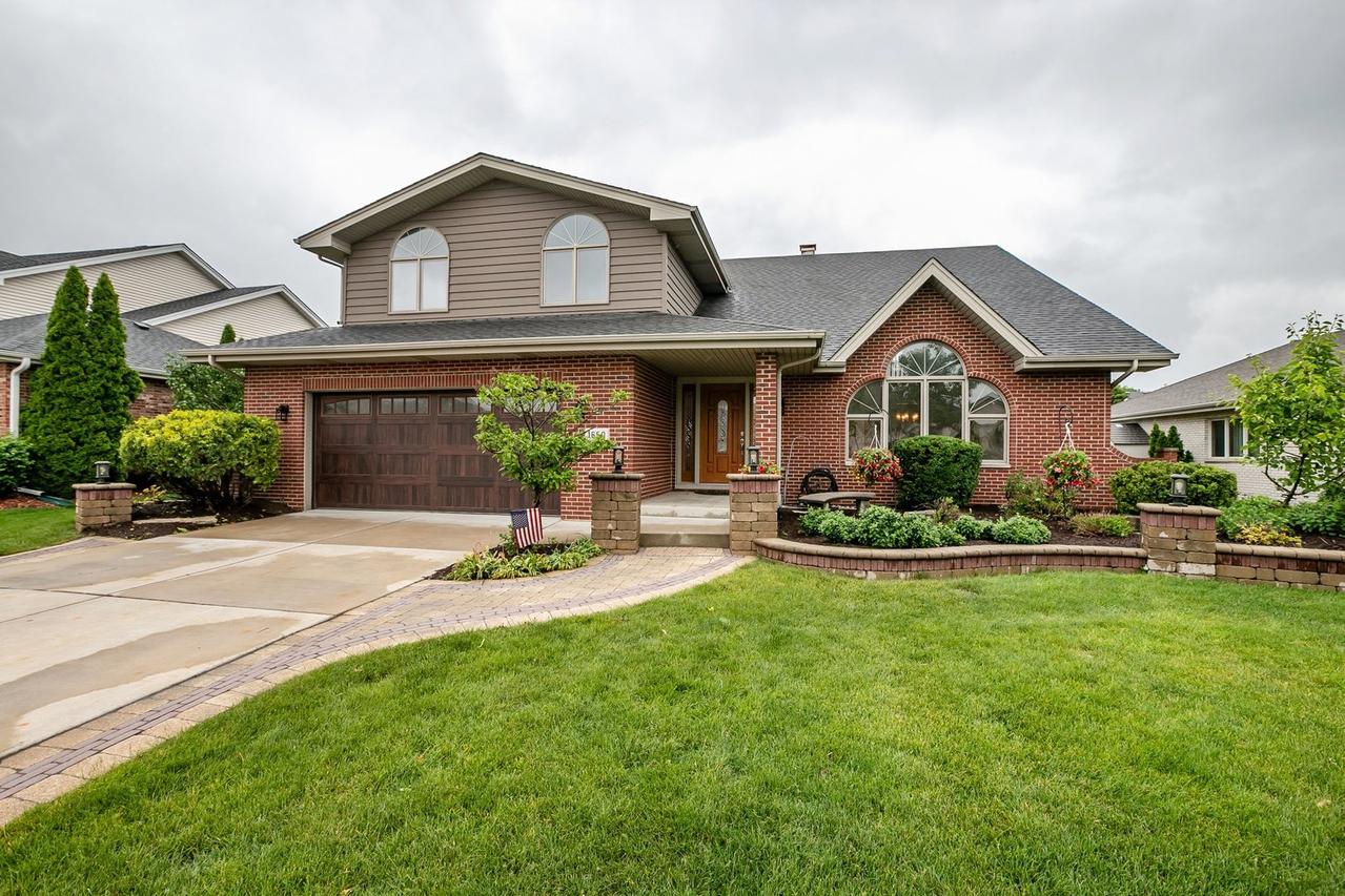1650 Chauser Ln., Woodridge, IL 60517