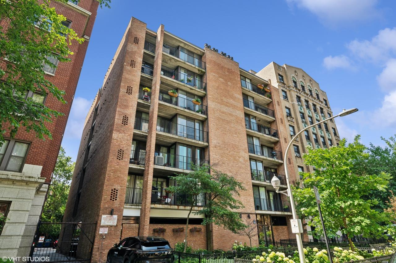 651 W Sheridan Rd. #4D, Chicago, IL 60613