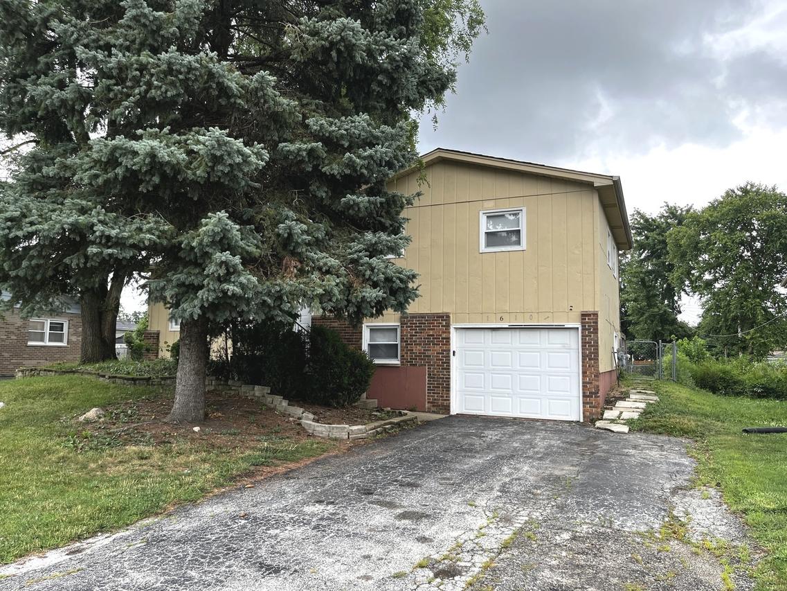 16101 Debra Dr., Oak Forest, IL 60452