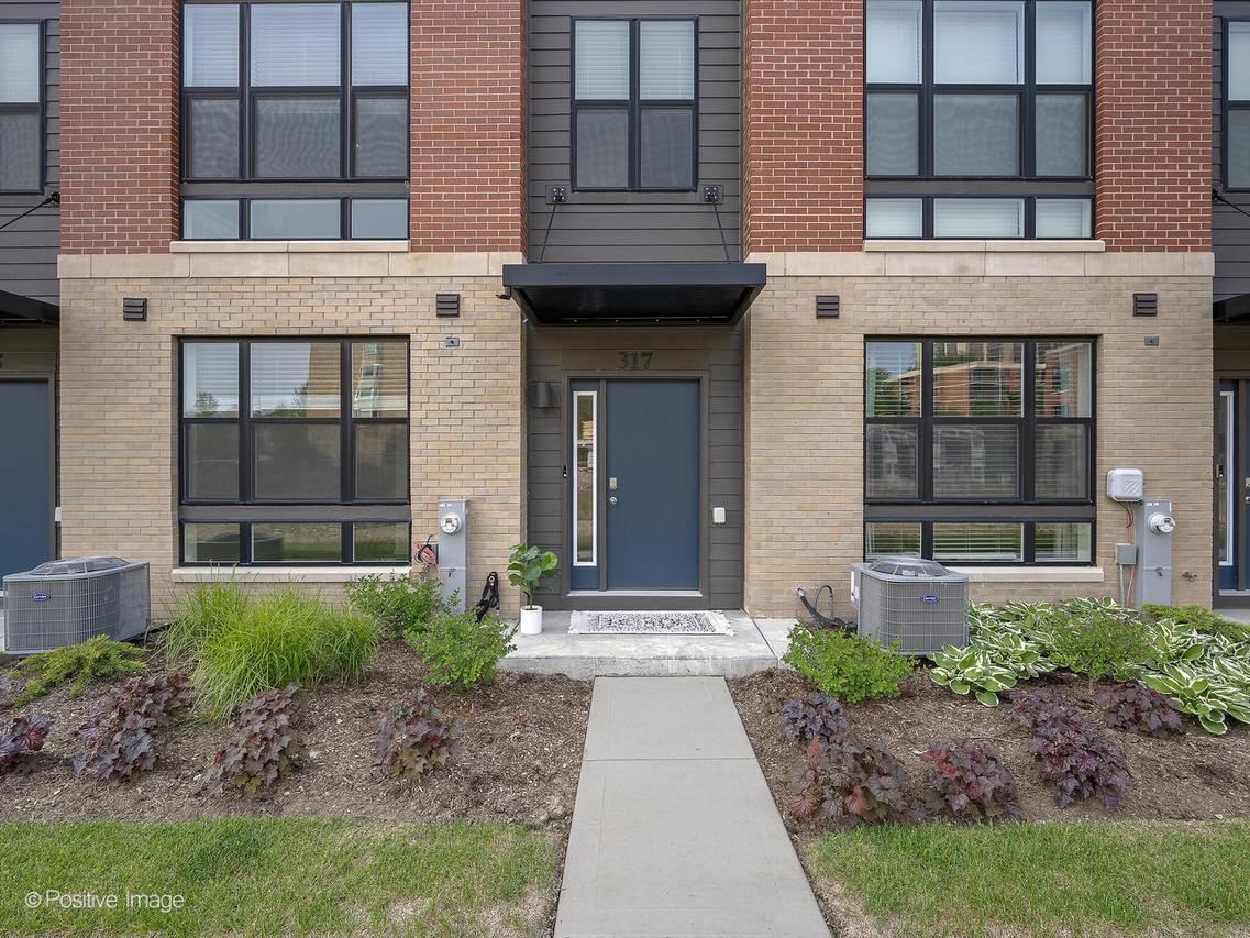 317 Summit Cir., Lombard, IL 60148