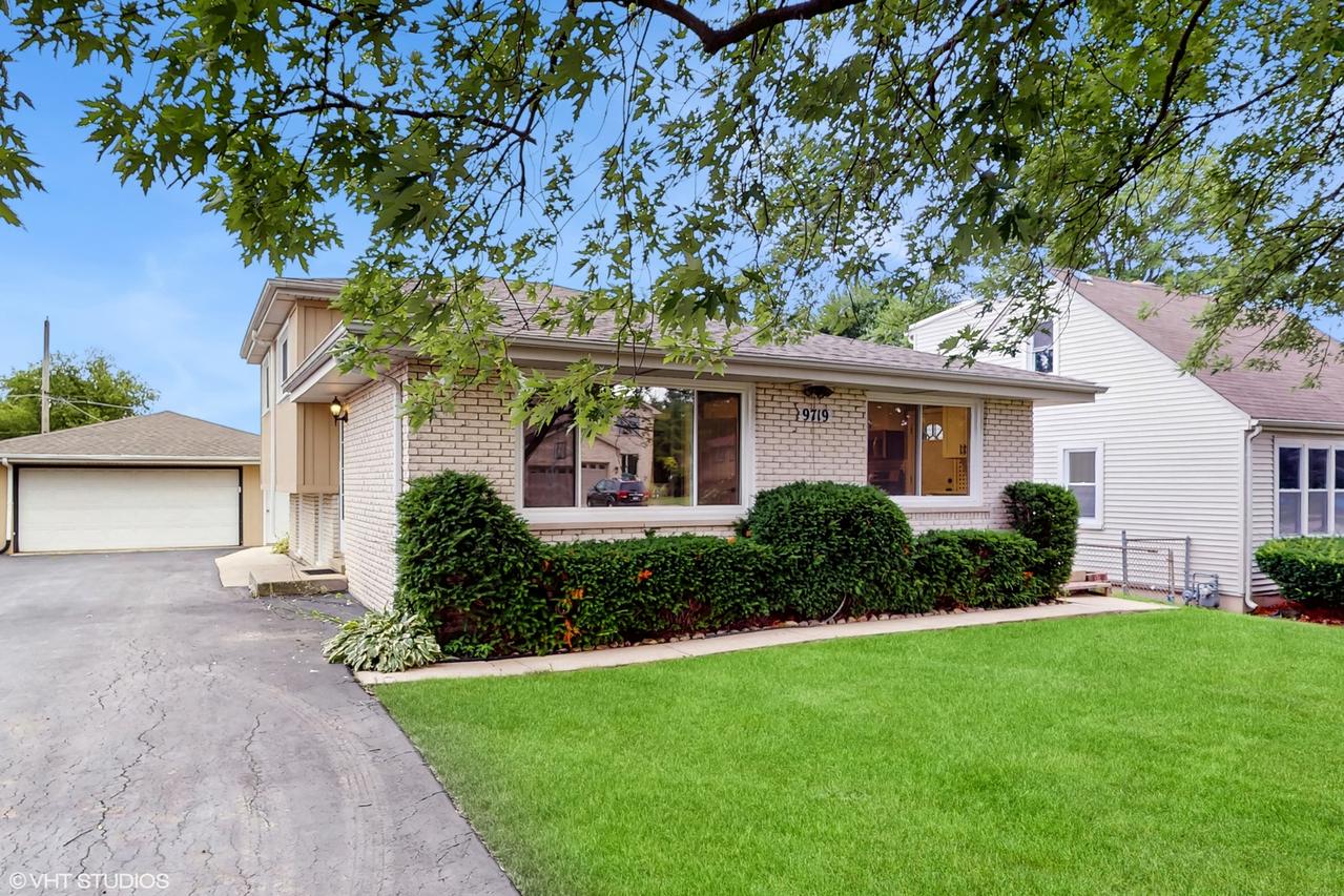 9719 S 81st Ave., Palos Hills, IL 60465
