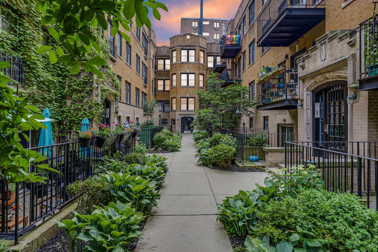 1225 W Greenleaf Ave. #3E, Chicago, IL 60626