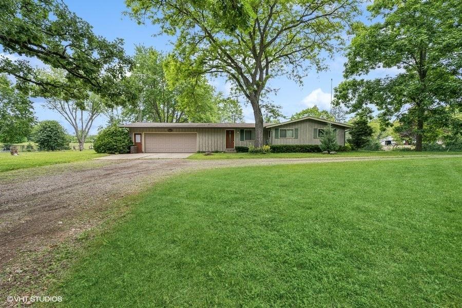 805 S Rose Farm Rd., Woodstock, IL 60098