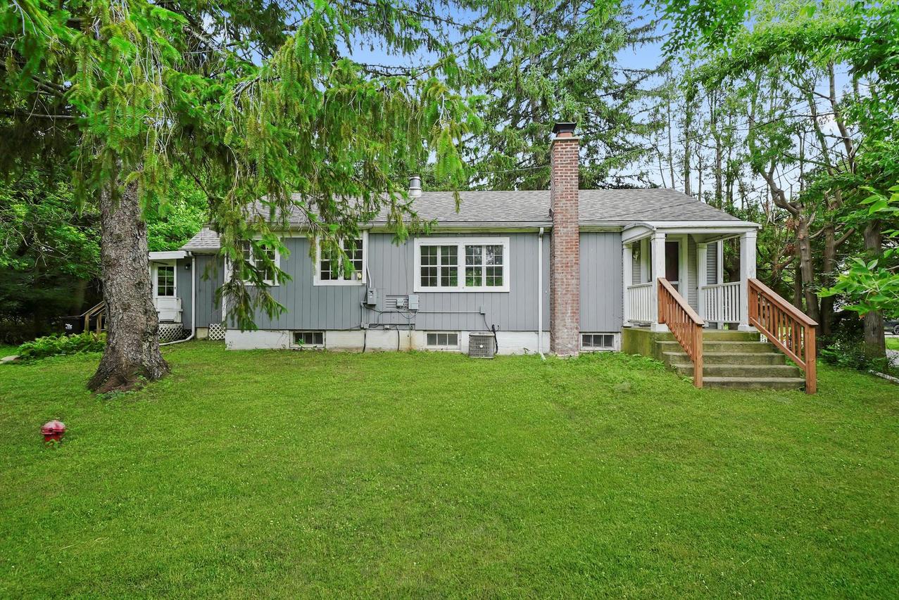 115 Eastwood Ave., Port Barrington, IL 60010