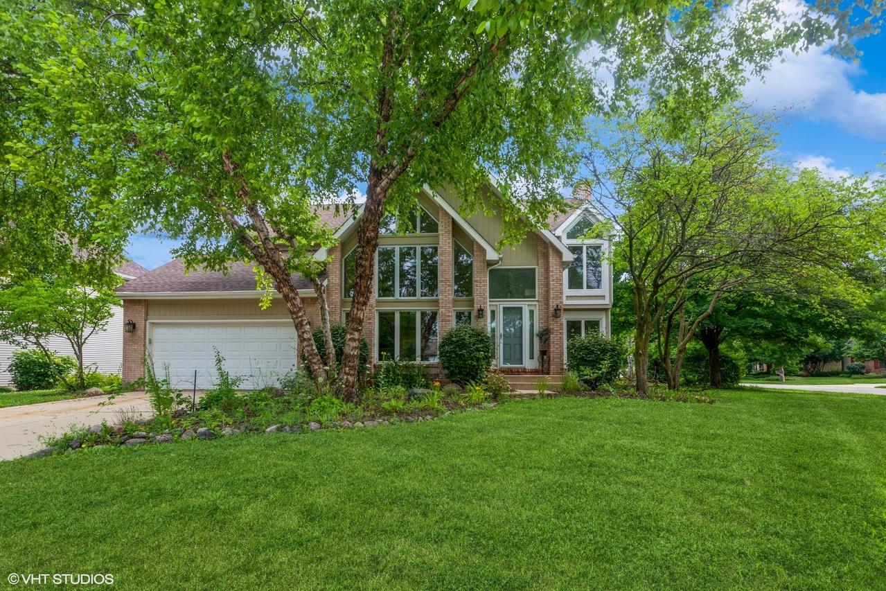 954 Black Walnut Dr., Sugar Grove, IL 60554