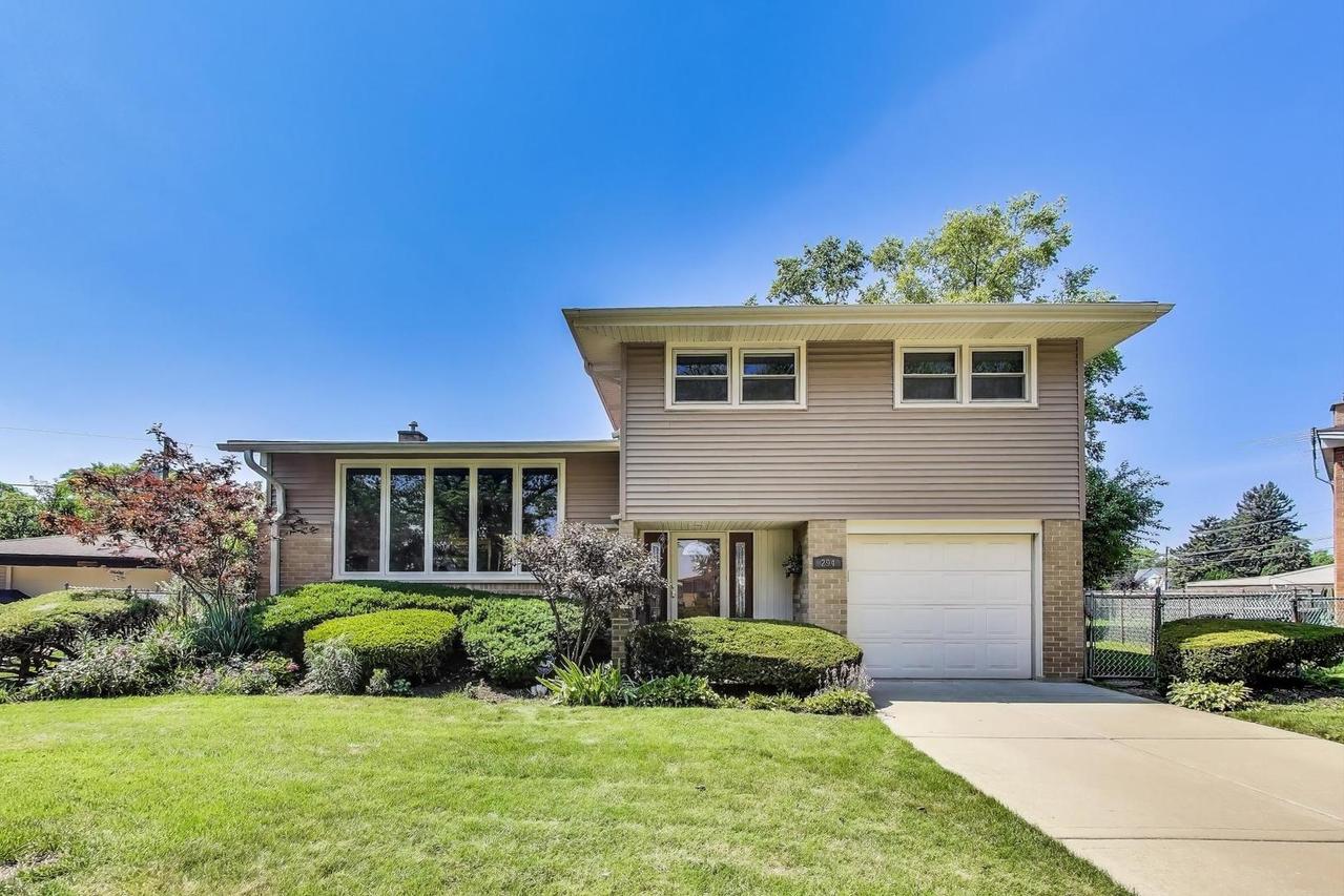 294 Lynn Ct., Des Plaines, IL 60016