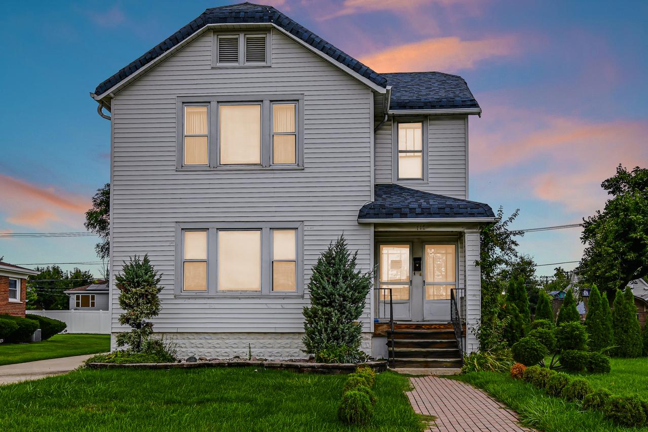 117 W 27th St., South Chicago Heights, IL 60411
