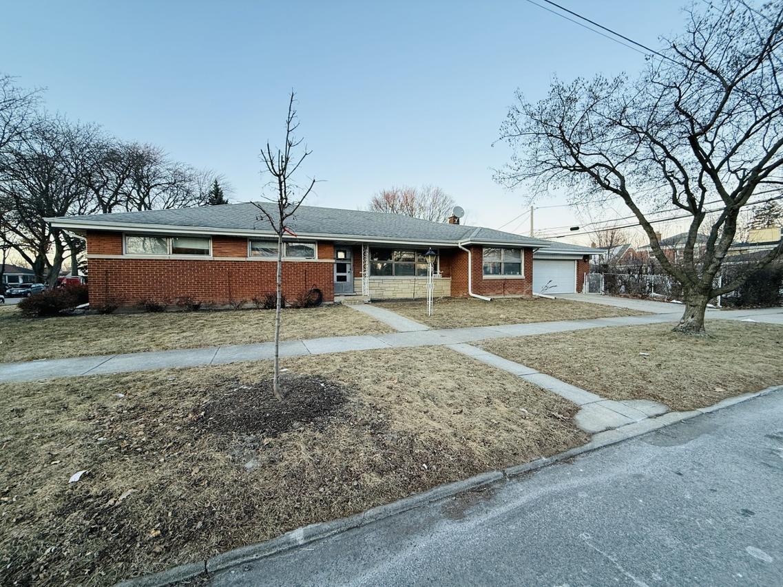 4552 Keeney St., Skokie, IL 60076