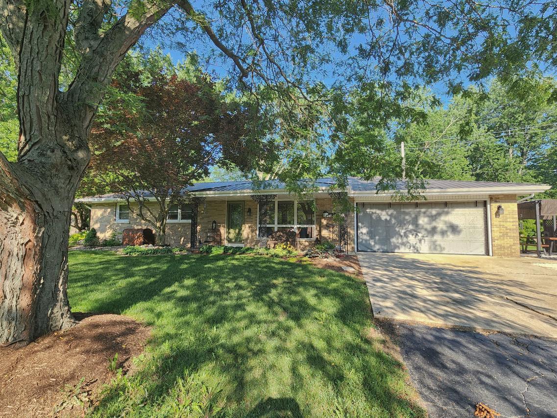 1843 Bittersweet Dr., St. Anne, IL 60964