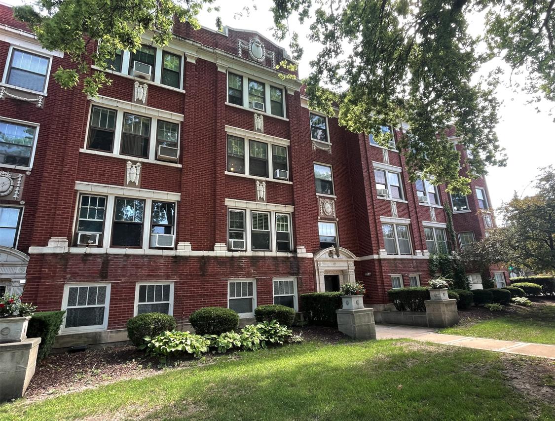 125 Washington Blvd. #2, Oak Park, IL 60302