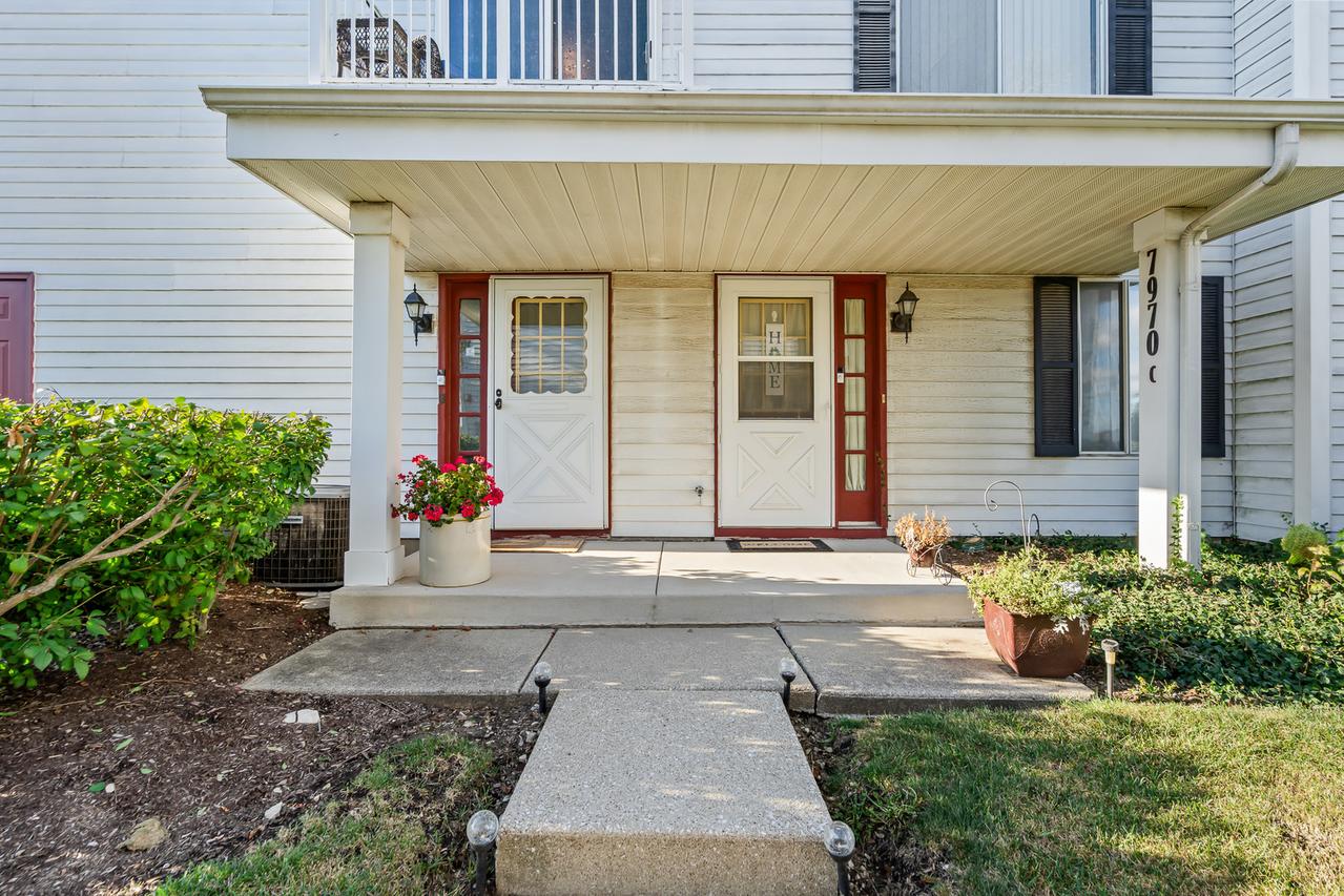 7970 Knottingham Cir. #D, Darien, IL 60561