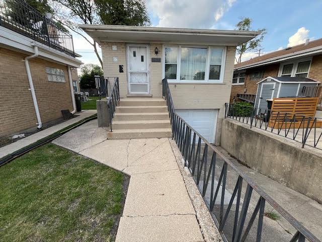 2304 Oakton St., Park Ridge, IL 60068