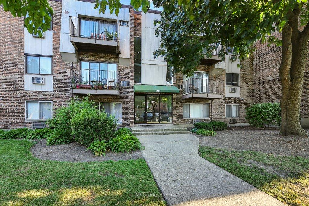 1451 Winslowe Dr. #304, Palatine, IL 60074