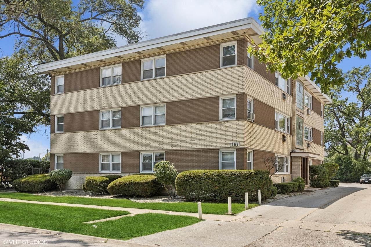 308 Beach Ave. #1C, La Grange Park, IL 60526